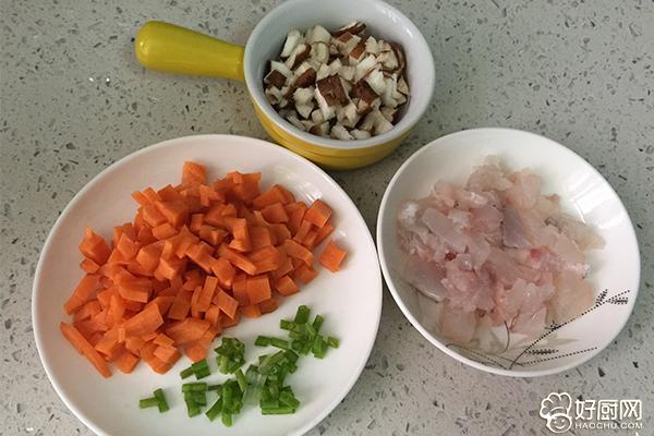 【香菇胡萝卜鳕鱼粥】香菇胡萝卜鳕鱼粥的做法