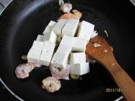 鲜虾烧豆腐的做法步骤_7