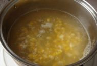 海鲜玉米青豆汤的做法步骤_7
