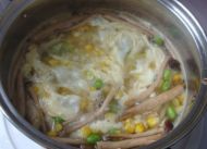 海鲜玉米青豆汤的做法步骤_10